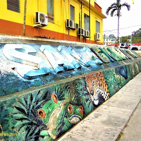 Iguana Roost Tourism Gold Standard Fully Equipped Two Bedroom Cabin San Ignacio Exterior foto
